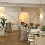 La Place Country St Aubin