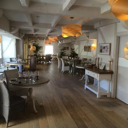 La Place Country St Aubin