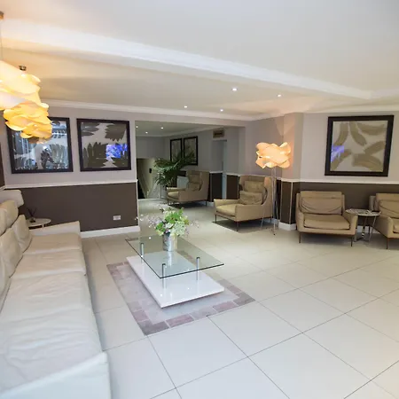 La Place Country Hotel 4*