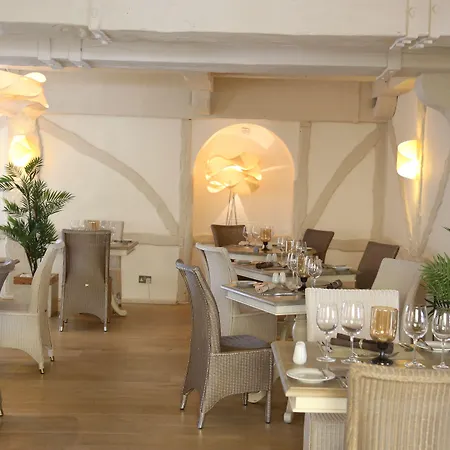 La Place Country St Aubin