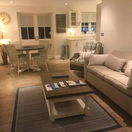 La Place Country St Aubin