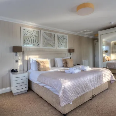 La Place Country St Aubin