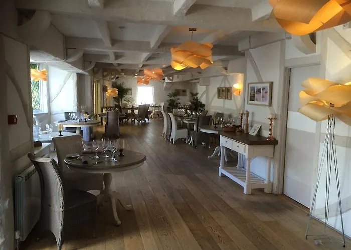 La Place Country St Aubin