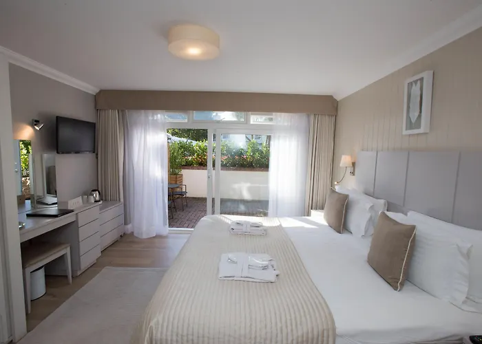 La Place Country St Aubin