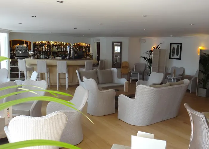 La Place Country St Aubin