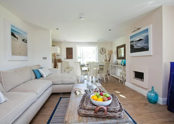 La Place Country St Aubin