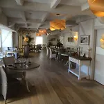 La Place Country St Aubin