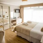 La Place Country St Aubin