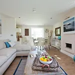 La Place Country St Aubin