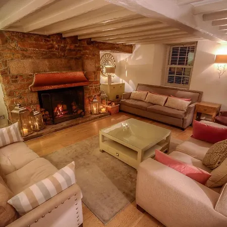 La Place Country St Aubin