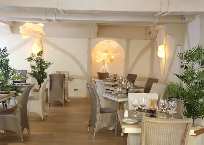 La Place Country St Aubin