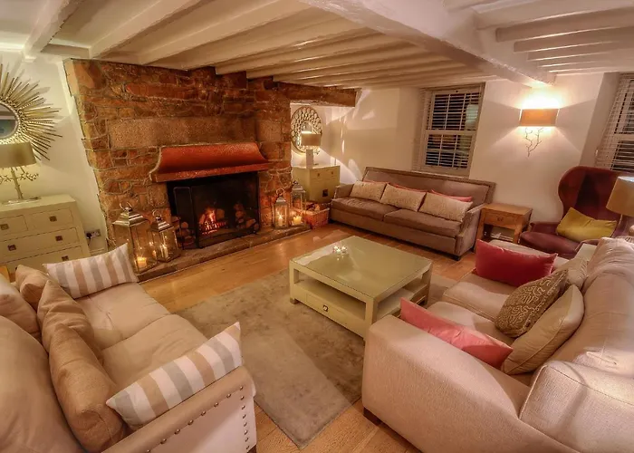 La Place Country St Aubin