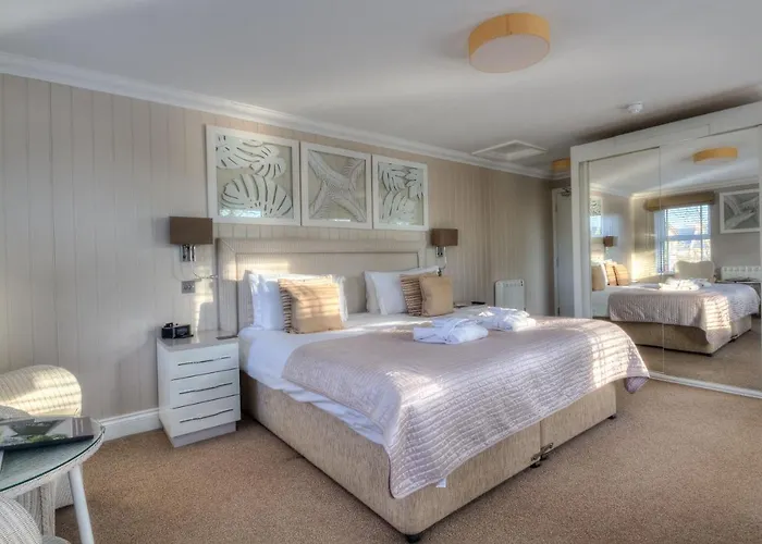 La Place Country St Aubin